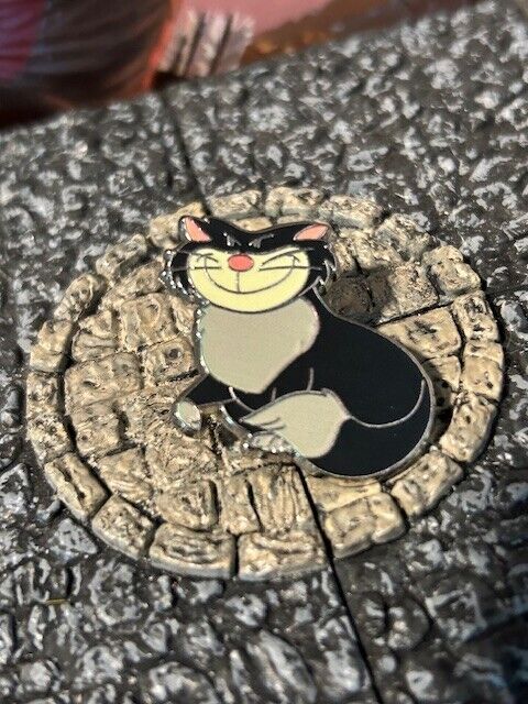 Lucifer Black White Tux Cat SDR White Striped Tail Disney Collectible Trader Pin