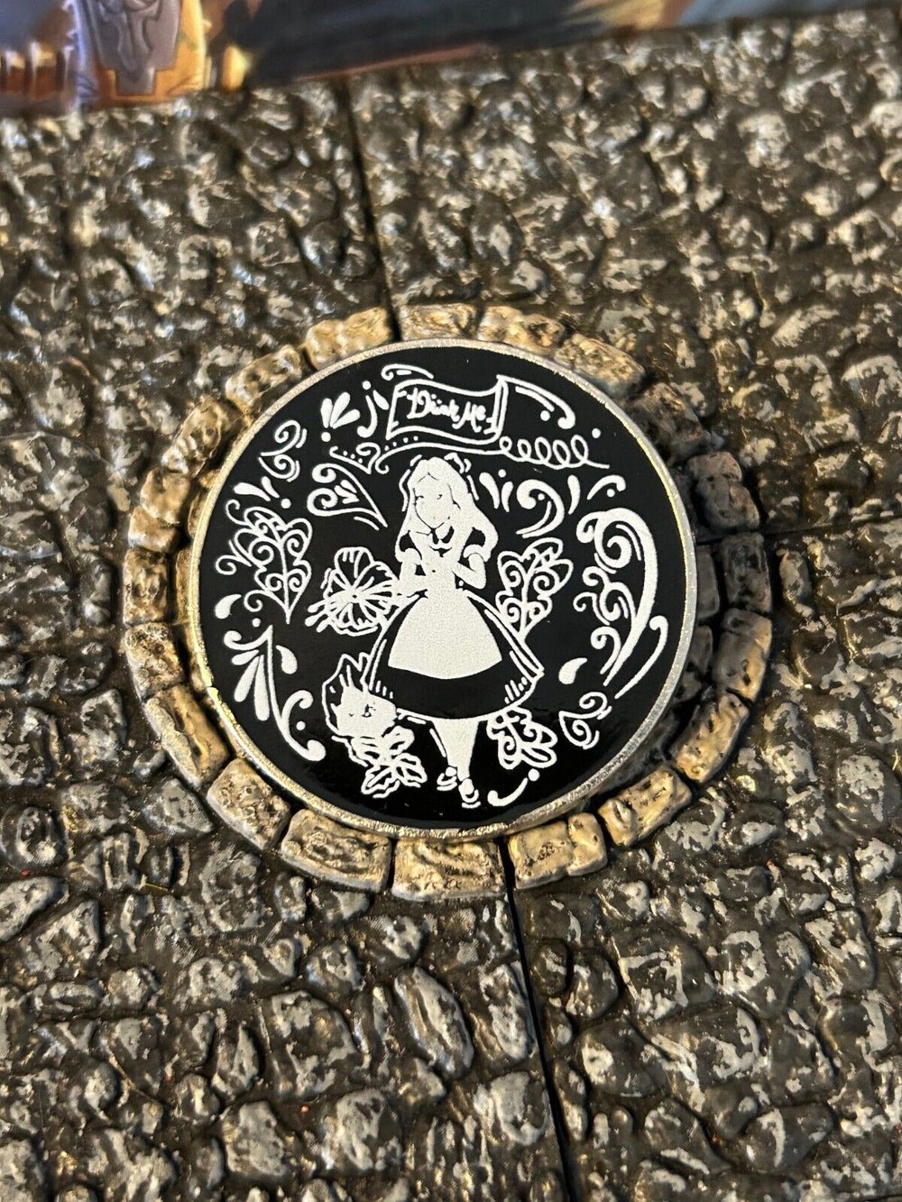 Alice in Wonderland Black Brocade Splendid BHOF Disney Collectible Trader Pin
