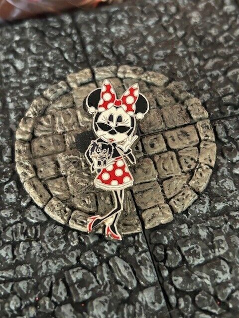 Minnie Mouse Paris Fashion 2012 Holding Puppy Disney Collectible Trader Pin