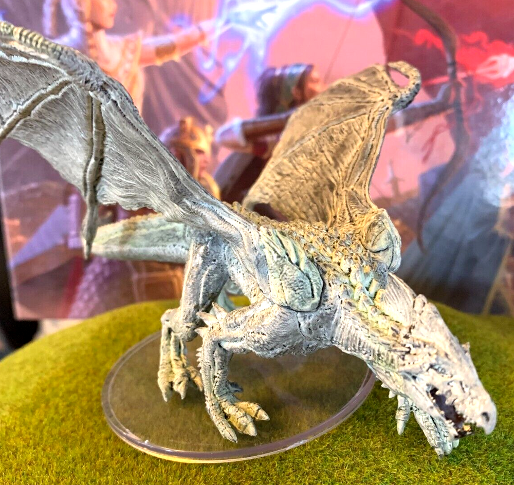 Young Adult White Dragon D&D Miniature Dungeons Dragons Icewind Dale Rime huge Z
