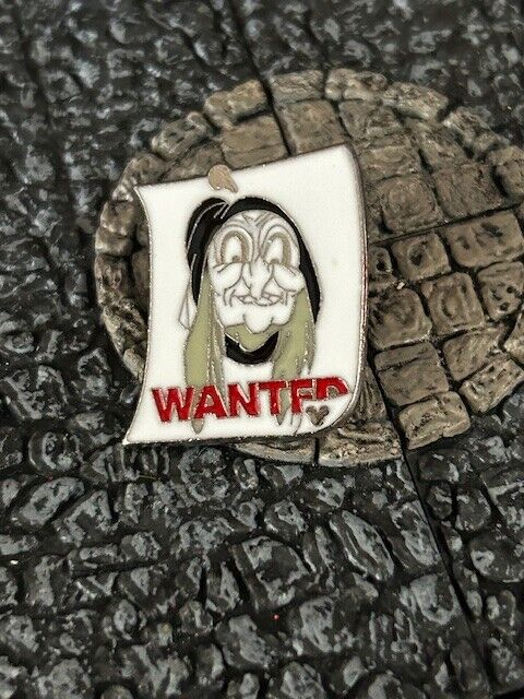 Wanted Poster Old Hag Witch Cast Hidden Mickey Disney Collectible Trader Pin