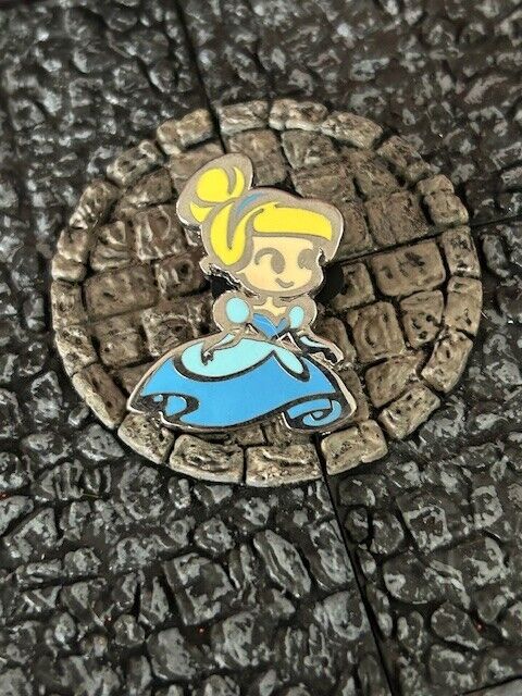 Cinderella 2012 Cuties Cute Cutie Mystery Disney Collectible Trader Pin