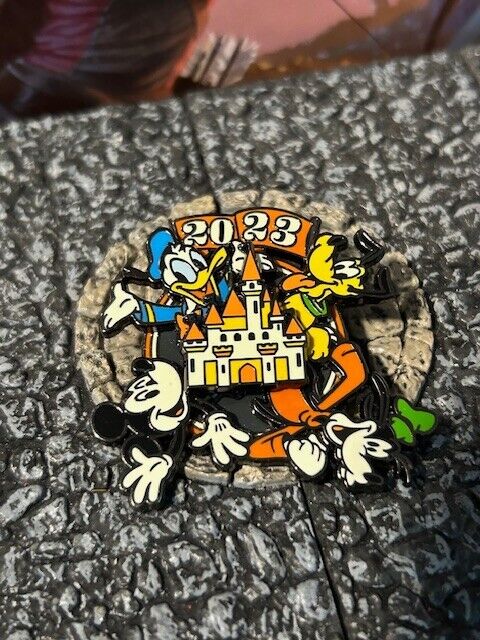 2023 Spinner Fab Four Mickey Goofy Donald Pluto Disney Collectible Trader Pin