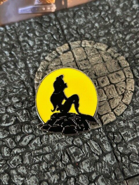 Ariel Little Mermaid Silhouette 2017 Moon parks Disney Collectible Trader Pin